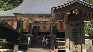 まずはじめにお参りを