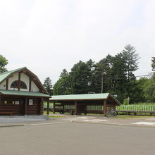 月ケ岡駅