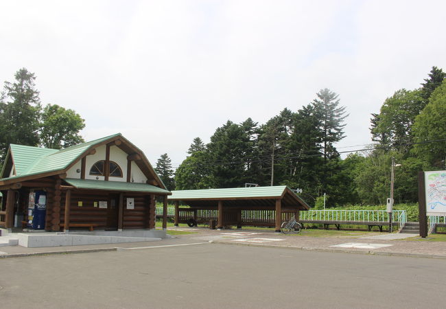 月ケ岡駅