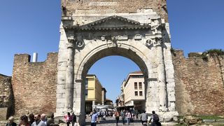 2000年も立っている。