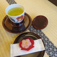 風呂上がりにお茶とお菓子