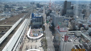 しゃれたショッピングビル