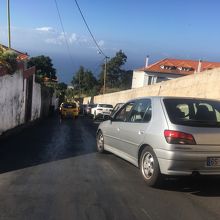 車に抜かれる