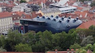 中世町並みの奇抜な建物、クンストハウス