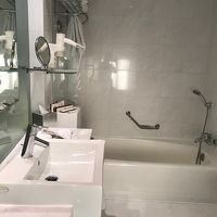 バスタブとシャワー室が別にあり、使いやすい