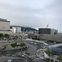 函館駅前です。