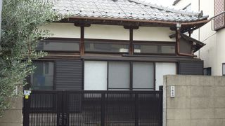 闇坂沿いに有るお寺