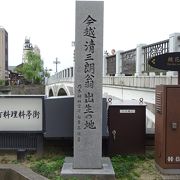 {鏡花のみち}には泉鏡花記念館はありません。近くには徳田秋肇記念館があります
