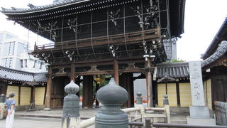 西本願寺南側に隣接しているのよー