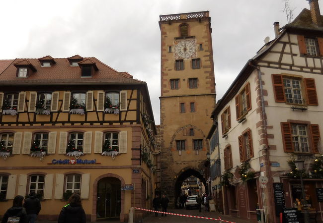 市庁舎広場にある存在感のある塔