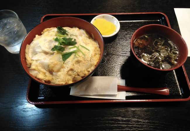 寂れている駅ビル及び釧路駅前