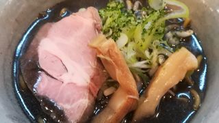 行列のできるラーメン屋