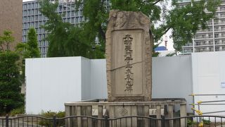 中之島にある大きな碑