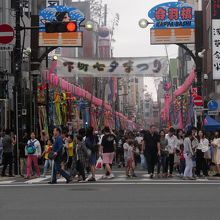 国際通り側の七夕まつり入口(浅草今半横)