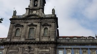 市庁舎の北側にある教会