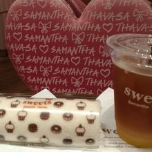 ロールケーキとアイスティー