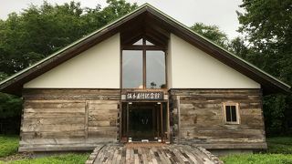 六花亭の包装紙で有名