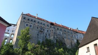 お城が城壁の代わりを