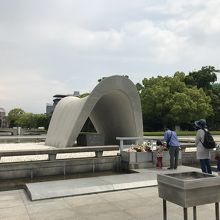 原爆死没者慰霊碑