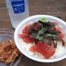 マグロ丼とイカゲソかき揚げ