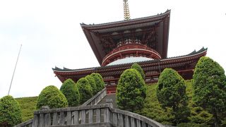 遠くからでもよく見える平和大塔