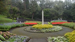 宮沢賢治記念館のとなりのポランの広場、日時計や童話のオブジェが。