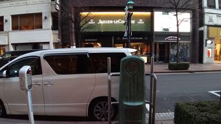 銀座の並木通りにあり、見つけやすいです。