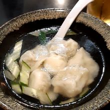 水餃子スープはあっさりとしておいしい