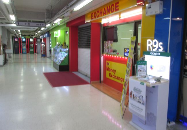 １階に両替所が入っていました