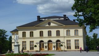 宮殿敷地内にある小型の劇場