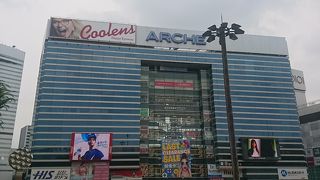 大宮駅西口正面のファッションビル