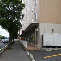 見つけやすい建物です。国道2号線側。