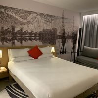 ベッドは充分な大きさです。