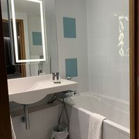 シャワールームがあります。