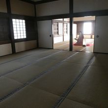 大広間でないのが面白い
