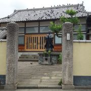 円通寺坂下に位置する日蓮宗のお寺