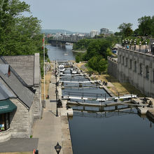 複数のロックがある運河では世界屈指のロケーション