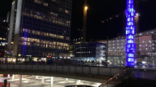 夜は人通り少なかった