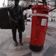 The Newspaper Vendor Statue