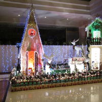 1階フロントにクリスマス用のデコレーション！