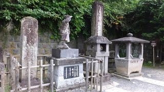 登ったのにまた降りたところに。