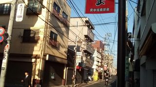 地元住民密着型の商店街で、生活感があふれています