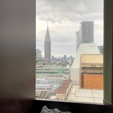 席からの景観　神宮外苑の新国立競技場方面です