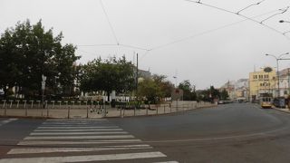 マルティン・モニス広場にある駅