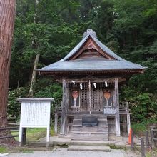 お社。小さいです。