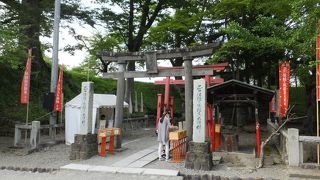 お城の中の小さなお社