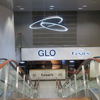 ホテル外観（地下への降り口）