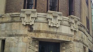 大阪に残るレトロビルの一つ