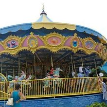 メリーゴーランドタイプのアトラクション
