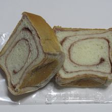 あん食パン(こし)の断面